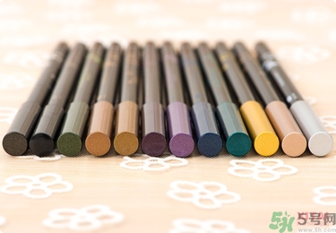 solone眼線筆怎么削？怎么推出來(lái)？