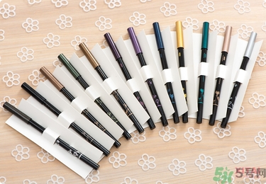 solone眼線筆怎么削？怎么推出來(lái)？