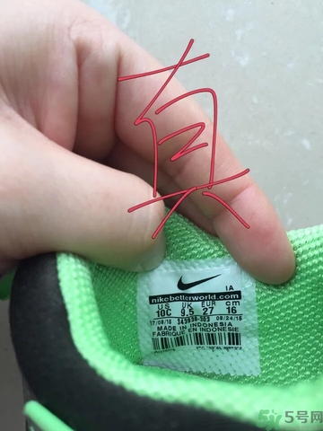毛毛蟲(chóng)鞋真假區(qū)分 嬰兒耐克毛毛蟲(chóng)鞋真假區(qū)分對(duì)比圖
