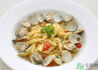 蛤蜊上白色透明的是寄生蟲嗎？蛤蜊有寄生蟲嗎？