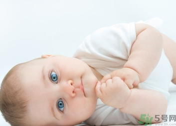 寶寶眨眼睛頻繁是怎么回事？頻繁眨眼睛是什么病？