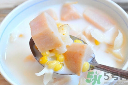 吃芋頭可以喝牛奶嗎？吃芋頭喝牛?奶有什么好處？
