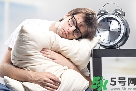 下午犯困怎么辦？犯困按摩什么穴位效果最快？