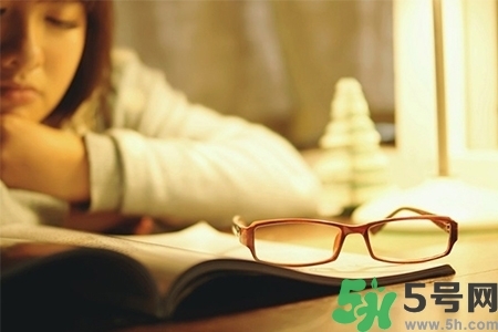 下午犯困怎么辦？犯困按摩什么穴位效果最快？