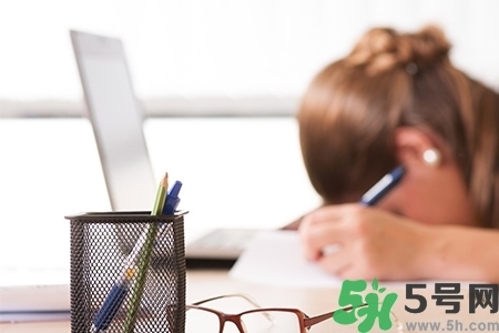 下午犯困怎么辦？犯困按摩什么穴位效果最快？