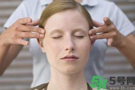 下午犯困怎么辦？犯困按摩什么穴位效果最快？