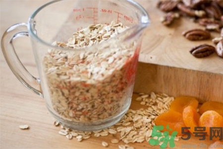 吃燕麥片有什么好處？燕麥片吃了對人的好處有哪些？