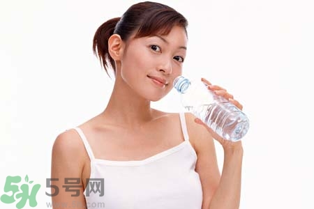 喝水能預(yù)防心血管疾病嗎？什么時(shí)候喝水對身體最好？