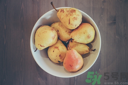 雪梨和枇杷能一起煮嗎?雪梨和枇杷一起煮的功效 雪梨和枇杷能一起煮嗎?雪梨和枇杷一起煮的功效