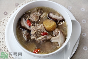 板栗燉排骨吃會上火嗎？排骨燉板栗的做法