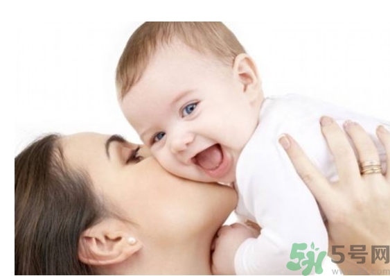 新生兒多久可以剪頭發(fā)？新生兒可以剪頭發(fā)嗎？