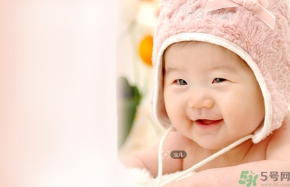 新生兒多久可以剪頭發(fā)？新生兒可以剪頭發(fā)嗎？