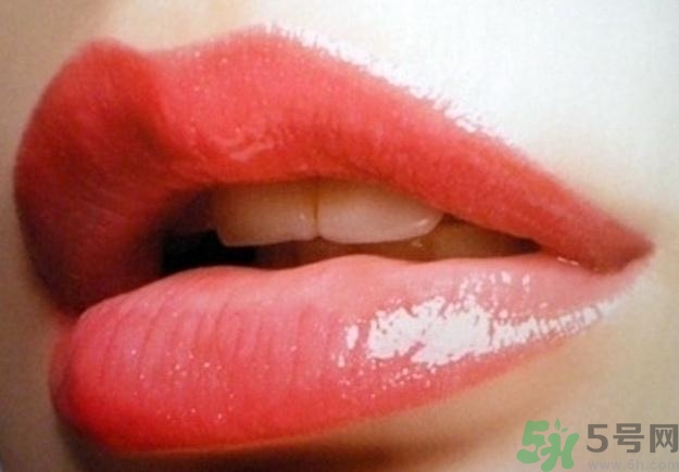 嘴唇發(fā)白是什么原因？嘴唇發(fā)白怎么調(diào)理女人