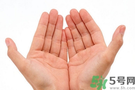 手干裂可以吃維生素嗎？手干裂吃什么樣的維生素？