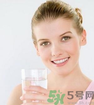 孕婦嘴唇干裂脫皮怎么回事？孕婦嘴唇干裂脫皮是缺什么