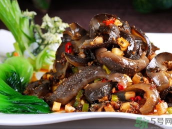 海參可以和雞蛋一起吃嗎？海參可以和雞一起煲湯嗎？