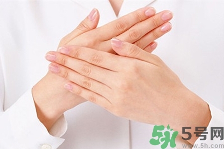 手干裂起皮怎么回事？手干裂起皮怎么辦？