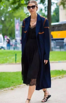 秋天穿裙子腿上穿什么？秋季穿裙子怎么搭配？