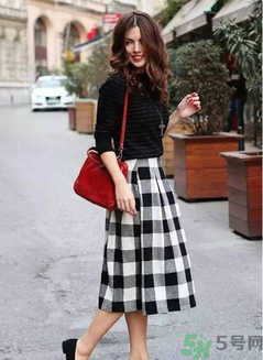 秋天穿裙子配什么鞋子？秋天穿裙子配什么鞋好看？