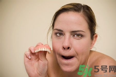 假牙可以用牙刷嗎？假牙用什么牙刷好？