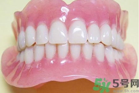 假牙可以用牙刷嗎？假牙用什么牙刷好？