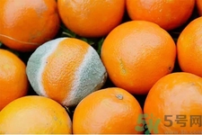 水果發(fā)霉了可以吃嗎？發(fā)霉的水果對(duì)人體有什么危害？