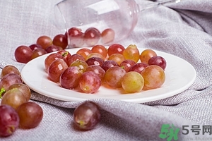 葡萄籽怎么吃效果最好？無籽葡萄對身體有害嗎？