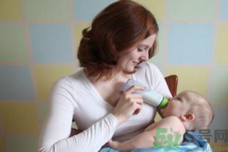 寶寶多大開始喝水？水和葡萄糖寶寶能一起喝嗎？