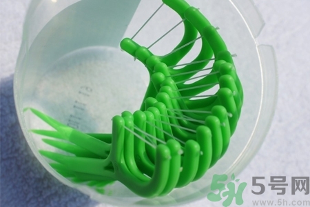 牙線對牙齒好嗎？牙線怎么正確使用？