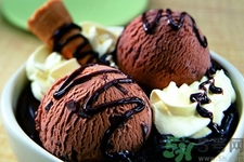 吃冰可以治療感冒嗎？喉嚨痛可以吃冰淇淋嗎？