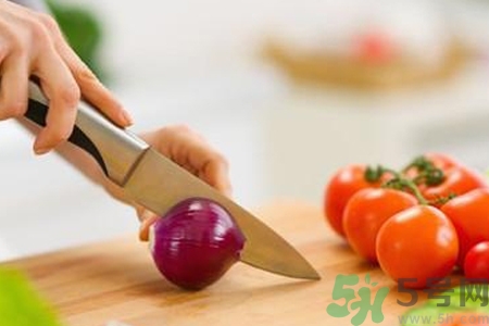 吃洋蔥的好處和壞處是什么？吃洋蔥可以降血糖嗎？