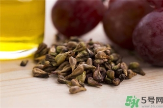 葡萄籽怎么吃效果最好？無籽葡萄對身體有害嗎？