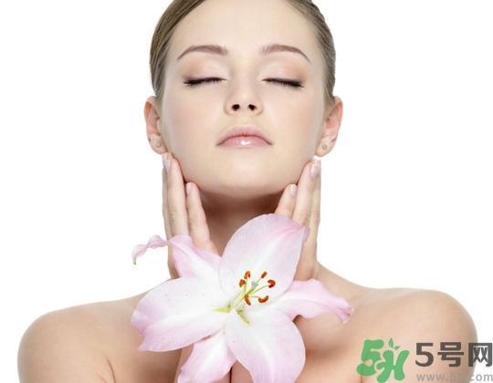 夏天曬黑了多久恢復(fù)？夏天曬黑了怎么白回來(lái)？