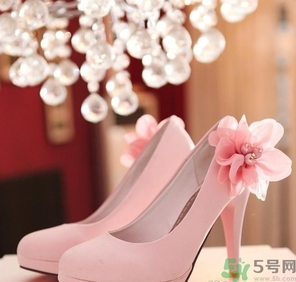 結婚可以穿黑色鞋子嗎？結婚可以穿白色鞋子嗎？