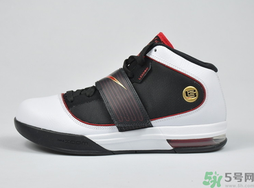 耐克鞋子可以水洗嗎？耐克運(yùn)動(dòng)鞋可以水洗嗎？