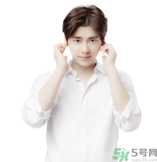 結(jié)婚可以穿白色襯衫嗎？結(jié)婚可以穿藍(lán)色西裝嗎？