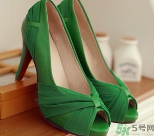 結(jié)婚可以穿綠色衣服嗎？結(jié)婚為什么穿綠鞋子？