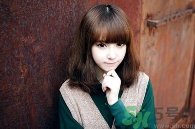 皮膚不白的人染什么顏色的頭發(fā)？頭發(fā)顏色怎么選擇？