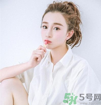 皮膚不白的人染什么顏色的頭發(fā)？頭發(fā)顏色怎么選擇？