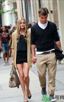 皮膚不白穿紅色好看嗎？皮膚不白的人穿什么顏色好看