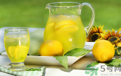 用檸檬水洗臉好嗎？怎么用檸檬水洗臉