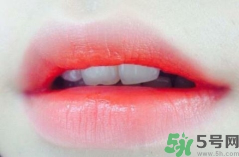 口紅怎么選適合自己的？口紅怎么涂好看？