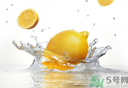 用檸檬水洗臉好嗎？怎么用檸檬水洗臉