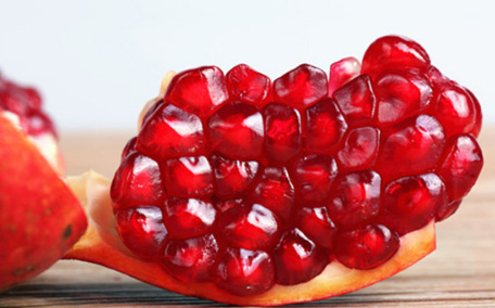 吃什么會預防皮膚的衰老呢 皮膚衰老應(yīng)該注意什么呢