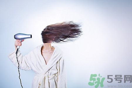 頭發(fā)枯黃吃吃什么好?頭發(fā)枯黃是什么原因引起的 頭發(fā)枯黃吃吃什么好?頭發(fā)枯黃是什么原因引起的