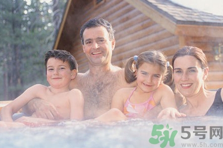 男性泡溫泉會殺精嗎？泡溫泉對男性的影響