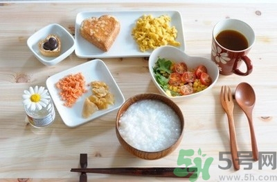 早餐怎么吃才健康？上班族早餐吃什么好？