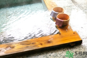 泡溫泉可以戴隱形眼鏡嗎？泡溫泉帶隱形眼鏡可以嗎？