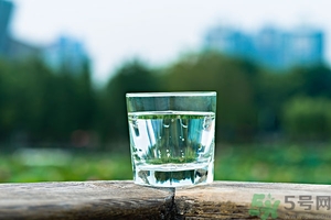 蘇打水可以喝嗎？小蘇打能吃嗎？