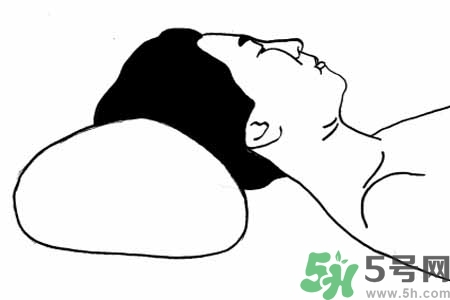 落枕能冰敷嗎？落枕應(yīng)該冷敷還是熱敷？